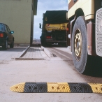  TOPSTOP Fahrbahnschwellen aus Kautschuk  (1)